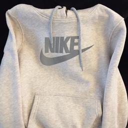 Nike tracksuit size small only worn a couple of times stitching slightly coming away on the front pocket which could very easily be sewn