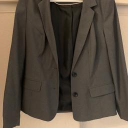 Ladies jacket
Size 18
Grey
Good condition
Pet and smoke free home