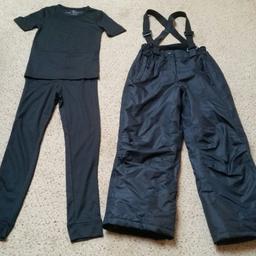 CHILDS SALLOPETTES & THERMAL SET.

SIZE 9/10 YEARS.

WATERPROOF WITH SIDE ZIPS AT BOTTOM OF TROUSERS.
INNER LEG SPRAY COVER.
REINFORCED AT BOTTOM OF TROUSERS.

IN EXCELLENT CONDITION, ONLY BEEN WORN ONCE.

FROM SMOKE AND PET FREE HOME.