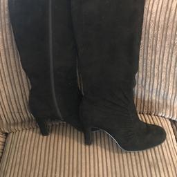 Excellent condition leather upper black boots