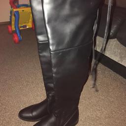 Over the knee boots size 7. Only worn a couple of times. Good condition 
Collection Cheylesmore