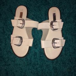 White sandals 
Silver buckle 
Size 8 
Good condition