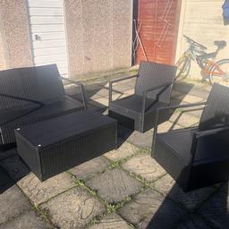 Garden furniture in very good condition selling coz moving house soon any questions pllz ask no time wasters pllz thanks