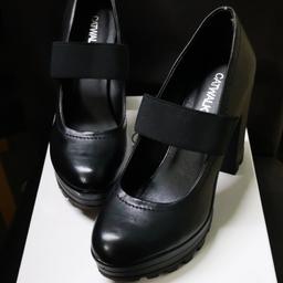 Women's black platform shoes in good condition. Size 5.5. Collection or Hermes delivery.
