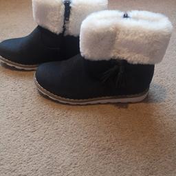 Girls navy size 12 boots
Perfect for winter
Worn twice