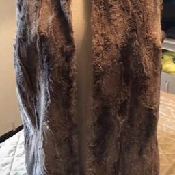 Ladies Next brown size 14 sleeveless faux fur Gilet/body warmer/jacket 
Approx 28” length 
Approx 22” underarm to underarm 
#next #size14 #gilet #fauxfur #ladies