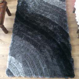 110cm x 170cm
Black & various shades of Grey. Long Pile
Excellent clean condition. Used in a spare room has hardly been walked on. From a clean non smoking home.
SORRY NO OFFERS please.