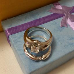 anello doppio argento 925 e pietre swaroski. possibile usarli separatamente  spedizione a carico acquirente .possibile pacco regalo (extra 5 euro)