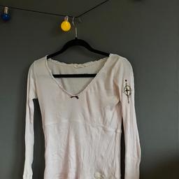 Ljusrosa tröja från Odd Molly

Storlek ”1” som motsvarar S/M
Köpt i butik
Ordinarie pris runt 600-700
Mitt pris: 200kr
Kan antingen hämtas på plats eller skickas med post