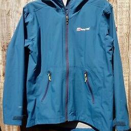 stormcloud berghaus only worn once.
coat is like new,it in excellent condition.