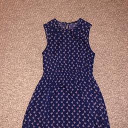 Damen Sommerkleid der Marke H&M. Selten getragen, von daher so gut wie neu.
Größe: 38
Farbe: dunkelblau mit schleifen

Kein Umtausch möglich!