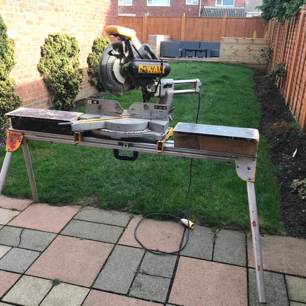 Dewalt Chop Saw and Stand 110volts in TS25 Carew für 150,00 £ zum