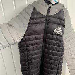 Authentic grey and black kings will dream padded jacket. Very light weight and warm. Worn a few times and still in good condition.
No tears or damage
Age 12-13 yrs
Reflective hood and sleeves