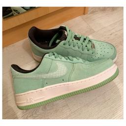 Shoes have been worn only a handful of times so are still in excellent condition.

Size 4

All items will be sent First Class and all packaging is 100% recyclable.

#nike #airforce1 #airmax #green #suede #size4 #mint