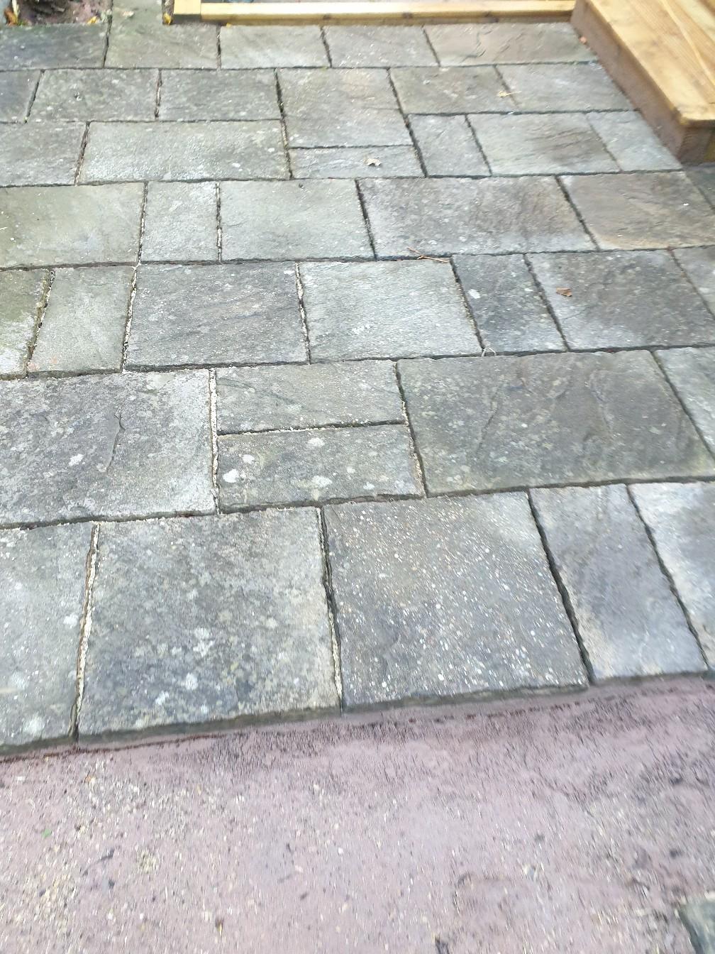 paving slabs free to collector in B31 Birmingham für 5,00 £ zum Verkauf