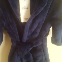 Brand New with tags M&S baby boys-1-2 years dressing gown, never used, unwanted gift.
From smoke and pet free home.
Collection S65 Rotherham.