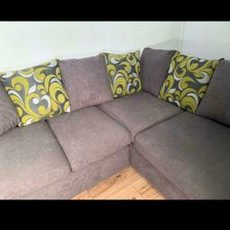 Lovely grey corner sofa in fab condition.
Cushion back sofa.
Collection only please.
Thank you