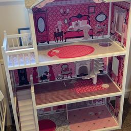 Unfurnished 
For Barbie size dolls 
In very good condition 
Collection Hertford