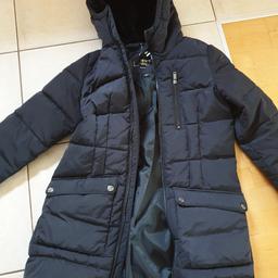 schwarze Jacke Größe 164 mit Plüsch in der Kapuze - zu klein)- gekauft/ Privatverkauf keine Rücknahme- tierfreier Nichtraucherhaushalt