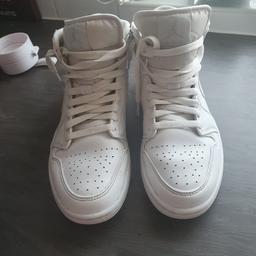 selling Nike air jordans worn a couple of times in good condition size 7 1/2