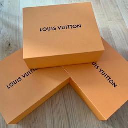 Verkaufe die originalen großen Louis Vuitton Karton für die großen Taschen zB Neverfull, Onthego, Speedy usw. Makelloser Zustand 
Maße 45x37x17
Abholung oder Versand gg Aufpreis möglich