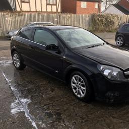 Vauxhall Astra 1.4 Sri 2011 runs and drives without fault motd till December has had a very light front damage full v5 present easy diy repair
