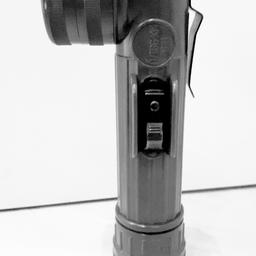 Taschenlampe

"FULTON" , MX-991/U

Made in U.S.A

O.D. Green

Gehäuse aus Kunststoff

Innen leicht durch Batteriesäure verrostet

Braucht eine neue Feder

Red Lense