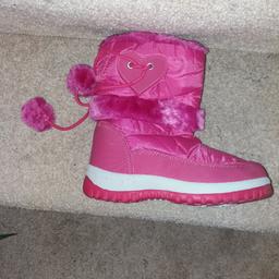 Brand New In Packaging child's pink snow Boots with Pom poms.

Childs Size 11

Payment via bank transfer, cash on collection or PayPal Friends and family ONLY please.

From a pet and smoke free home

Please have a look at my other items and I operate a 1st come 1st serve policy x