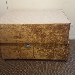 double bed 
great condition and no marks 
no mattress
x2  drawers 
can deliver if local for small charge