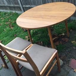 Round folding table and 2 chairs in a great condition. 27 inches tall and 43 inches wide.
