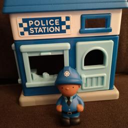 Lovely police station play set from Chad Valley (like Happyland).
Great condition.
From a smoke free home.
Collection from Trentham Lakes ST4.