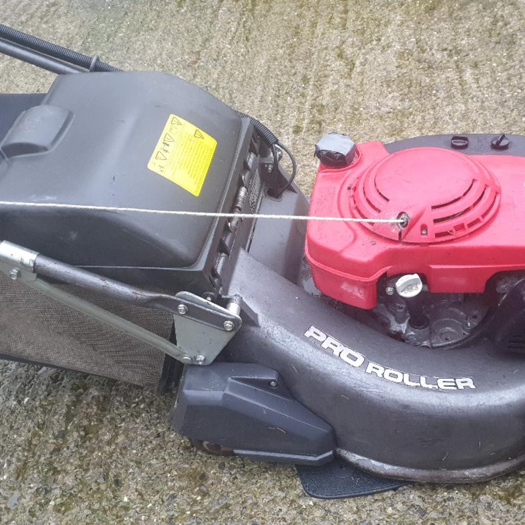 HONDA HRH 536 PRO ROLLER LAWNMOWER in Bersham for 350.00 for sale