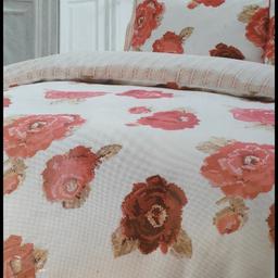 Brand new super king size duvet cover set, still sealed, includes 4 pillow cases. Collection only from Chilton.