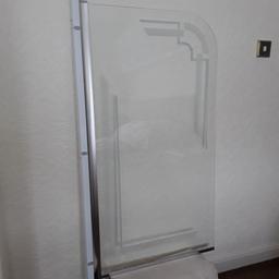 Over bath shower screen.Hinged. Pattern on safety glass. Clean condition. 30" ( 760mm) wide. 53 3/4" (1365mm) high. £18. Post code area WV4 6PQ