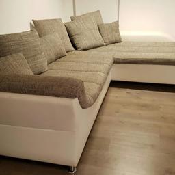 Sofa inkl. Kissen /  weiss grau aus Nichtraucherhaushalt abzugeben.
2m x 2.6
Sitztiefe ca 92 cm