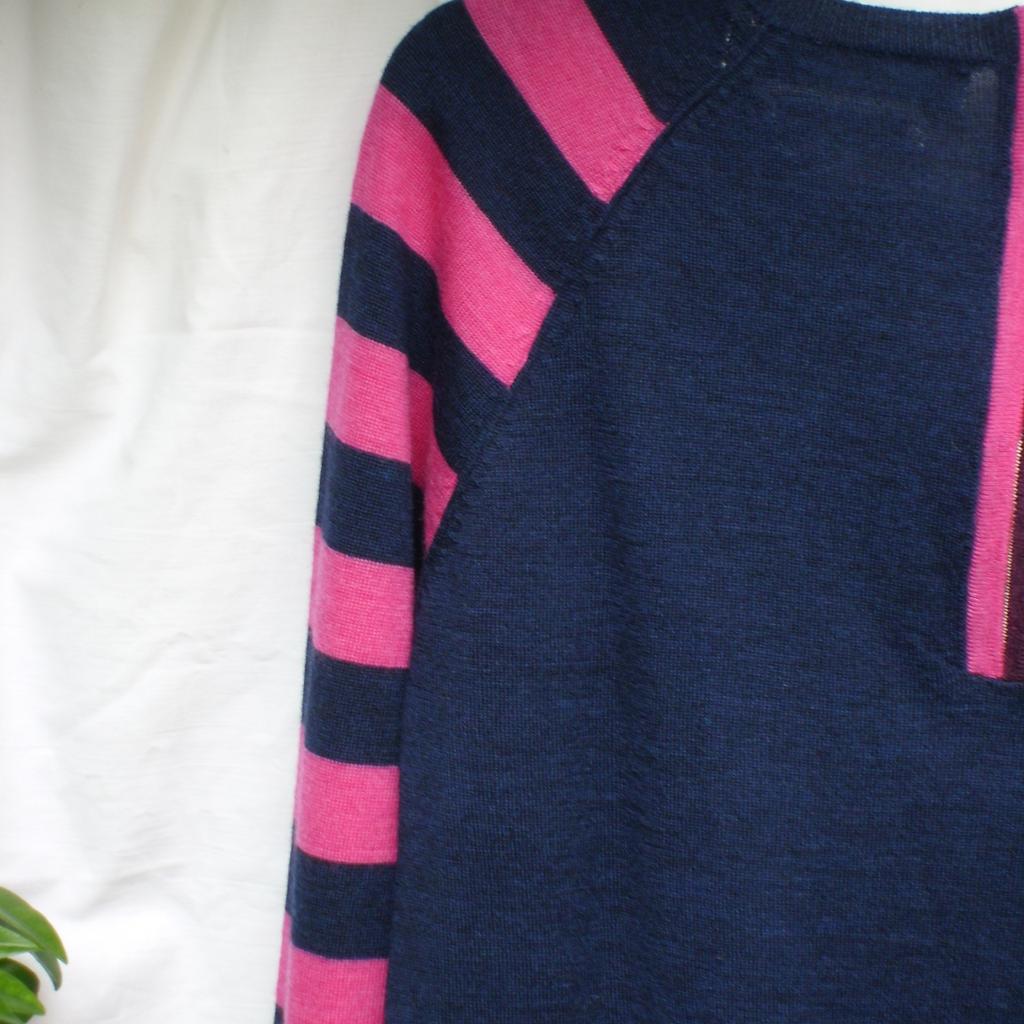CLEMENTS RIBEIRO Portobello extra fine pure merino wool jumper in blue with striped sleeve detail. The jumper is extremely fine merino wool and very soft. The jumper is dark blue with contrasting sleeves, each striped but one in blue/pink, the other blue/maroon. The sleeves have long cuffs. The jumper has a zip at the back bordered by stripes in pink and maroon matching the sleeves. Fabulous quality soft merino wool, in immaculate condition
£72 ONO - cash on collection/post poss