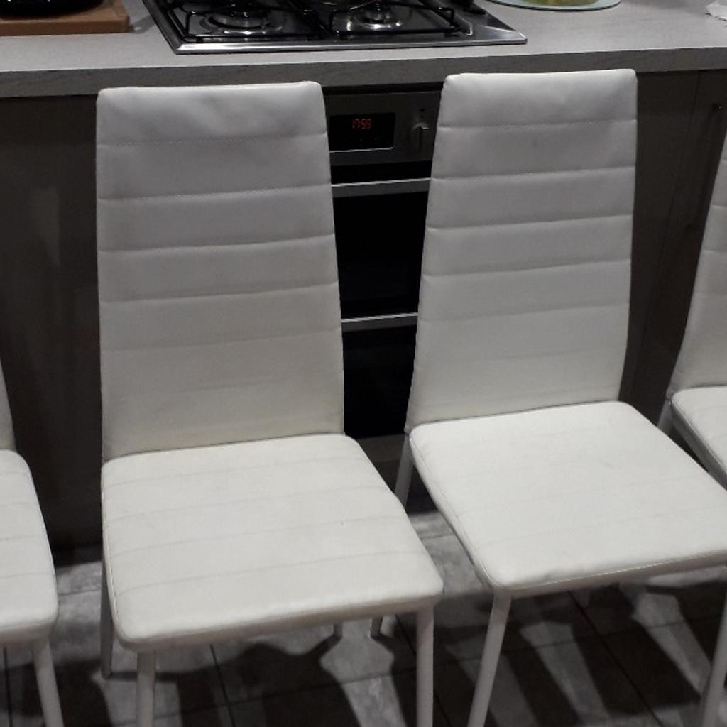 dinnig table + 4x chairs in Luton für 25,00 £ zum Verkauf Shpock DE