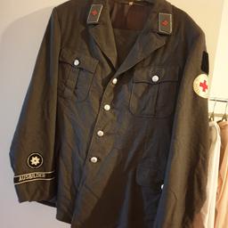 eine originale alte DRK Ausbilder- Uniform an Sammler oder Liebhaber abzugeben. Hose ist ebenfalls dabei!