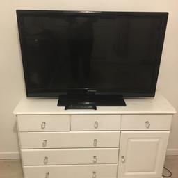 42” screen but 47” including frame
Complete with remote 
Excellent working condition 
Free view included 
Please note thee back of the remote is missing but does not effect the use.
Collection only