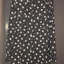 Size 14 floral black and white blouse shirt
Primark
Only worn once
