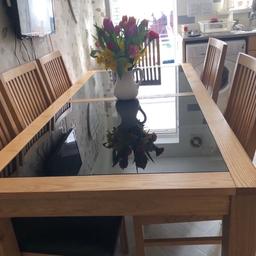 Wooden glass top table
6 chairs
Mint condition
Nearest offer plz
Need it gone ASAP