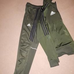 trousers age 11-12
hoody 12-13
both excellent condition 
both have zipped pockets 
collection only