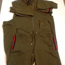 (New) medium  size  men's tracksuit set.
Can be posted at additional charge