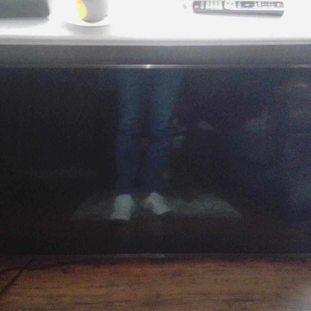 lg tv 50 inch keeps flickering on and off in WS10 Walsall for £40.00