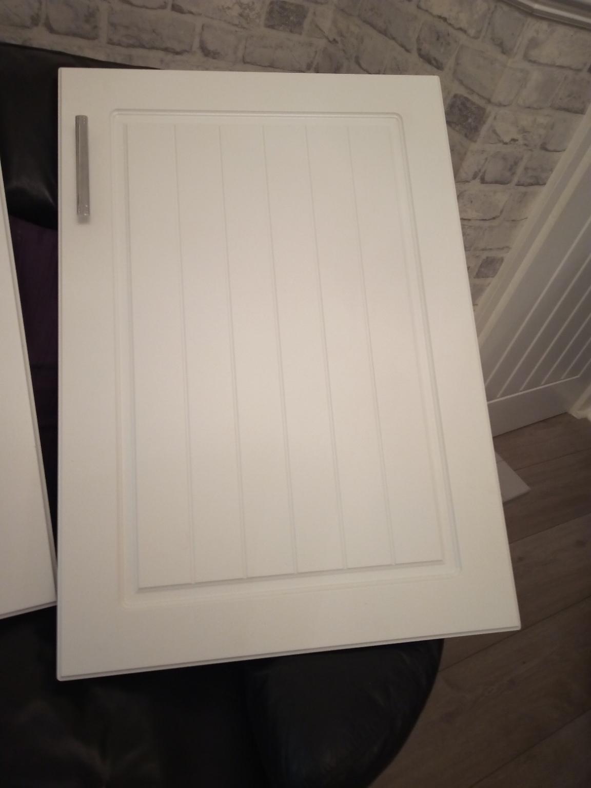 3x White Country style kitchen cupboard doors in S12 Sheffield for £40.
