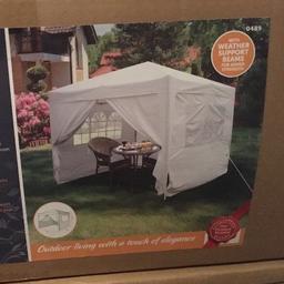Brand new in box
Have all walls down or up or have some up cones with all 4 side walls for complete wind protection. 