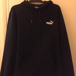 Black and White Puma Tracksuit
Size XL
In excellent condition
Tracksuit top is hooded