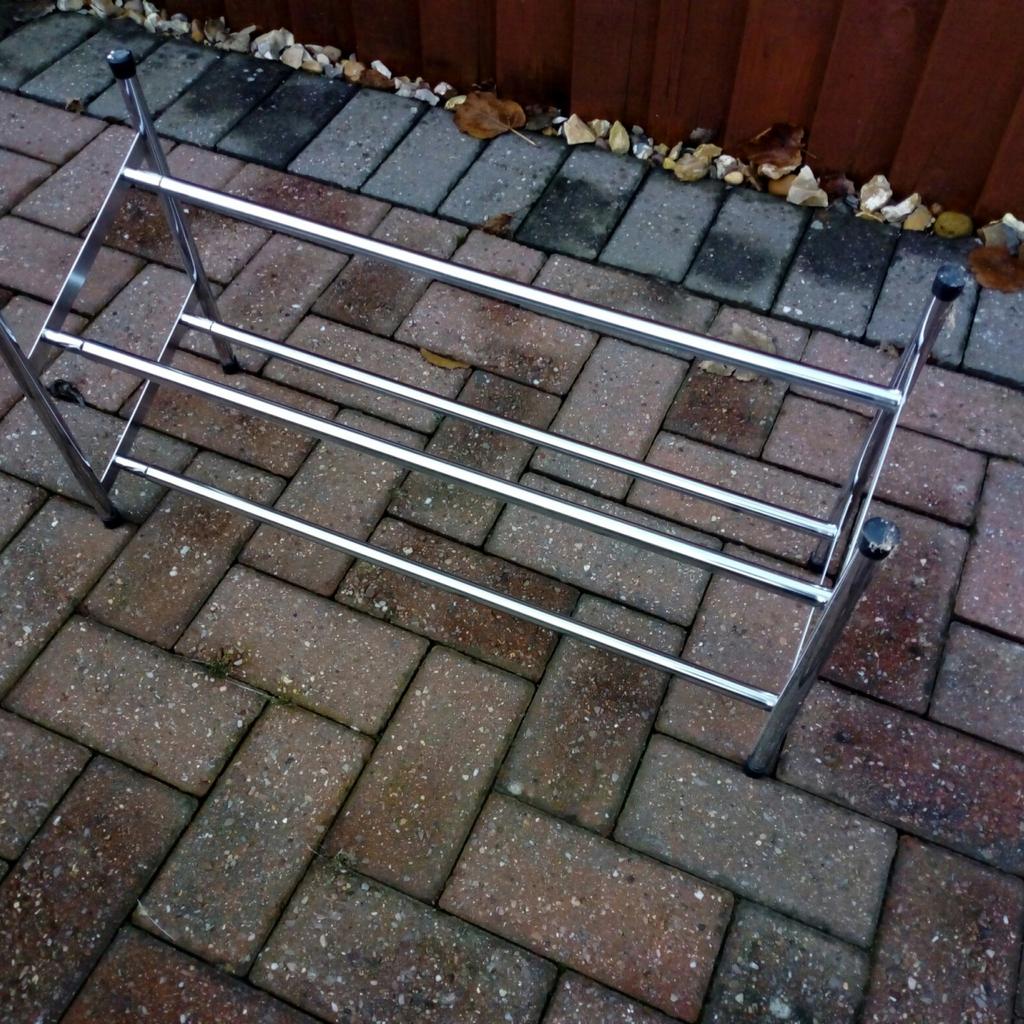 EXTENDING CHROME SHOE RACK in LN13 Lindsey für 4,00 £ zum Verkauf ...