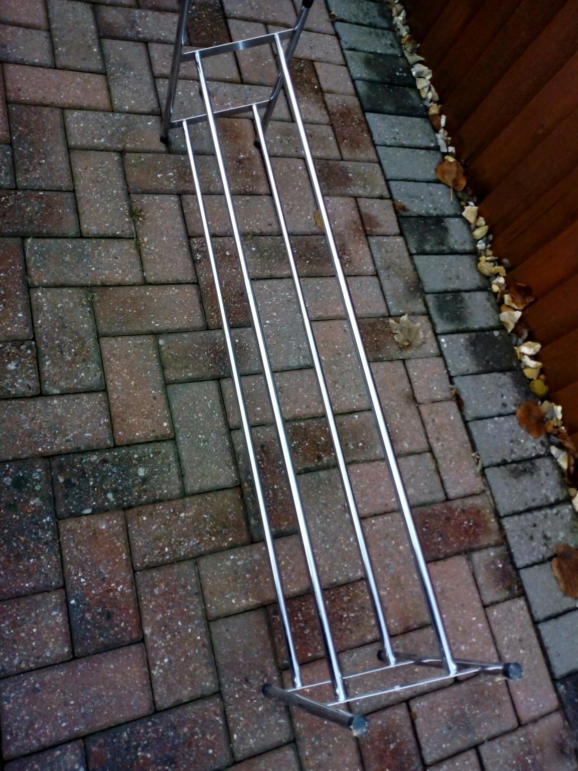 EXTENDING CHROME SHOE RACK in LN13 Lindsey für 4,00 £ zum Verkauf ...