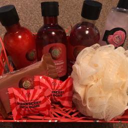 Beauty hamper 
Body shop bubble bath, shampoo, conditioner, shower gel, bath lily, soap and 2 x bath bombs. 
Exactly as picture shows apart from scents available are 1 x green tea or Shea & coconut xxx
